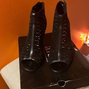 Black open toe heel.size 9.5 ..
